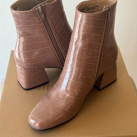 NIB Steve Madden "Darma" Crocodile Embossed Blush Tan Ankle Bootie Size 8 - Picture 7 of 16